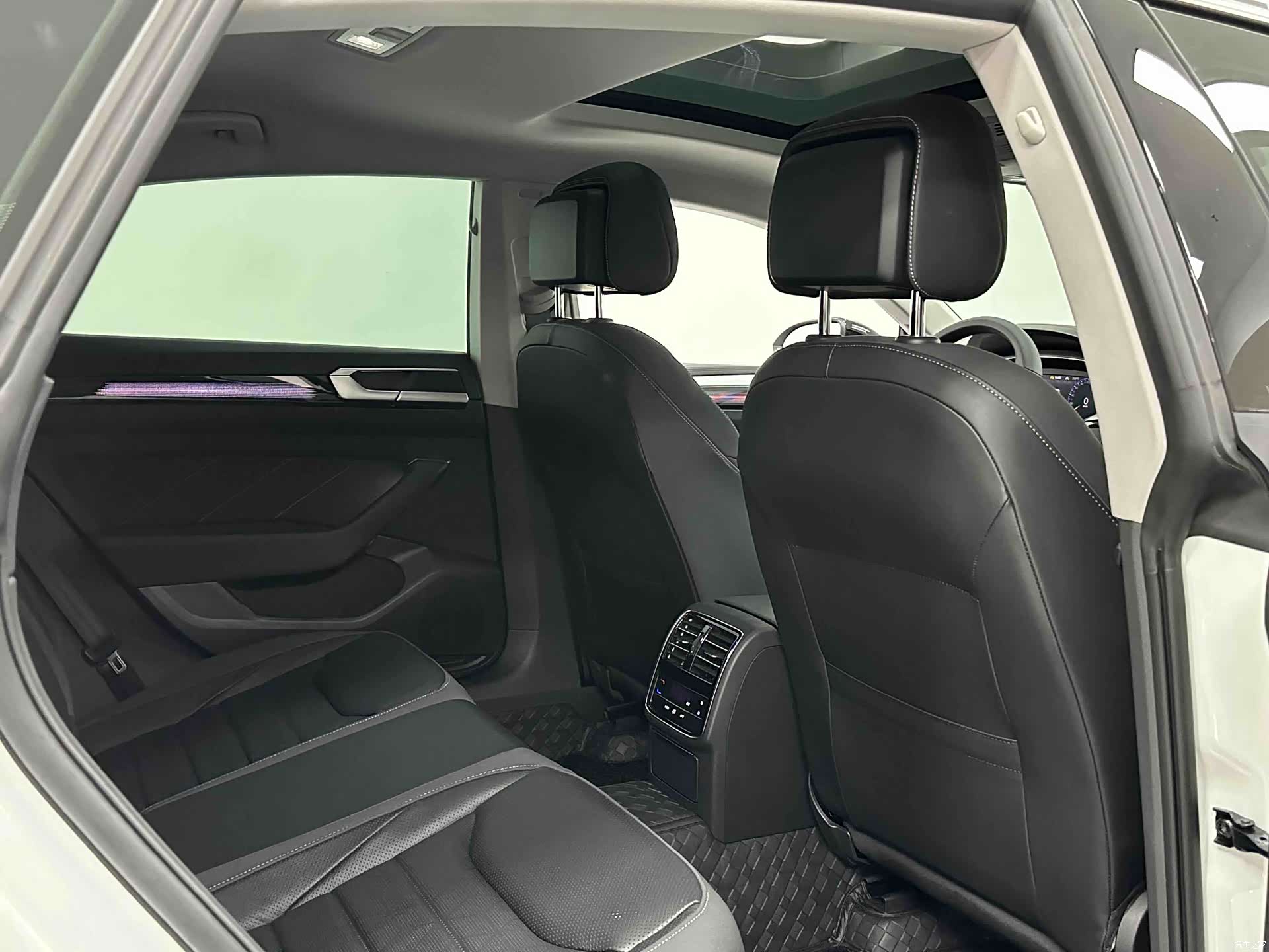 Volkswagen CC, 2025 14