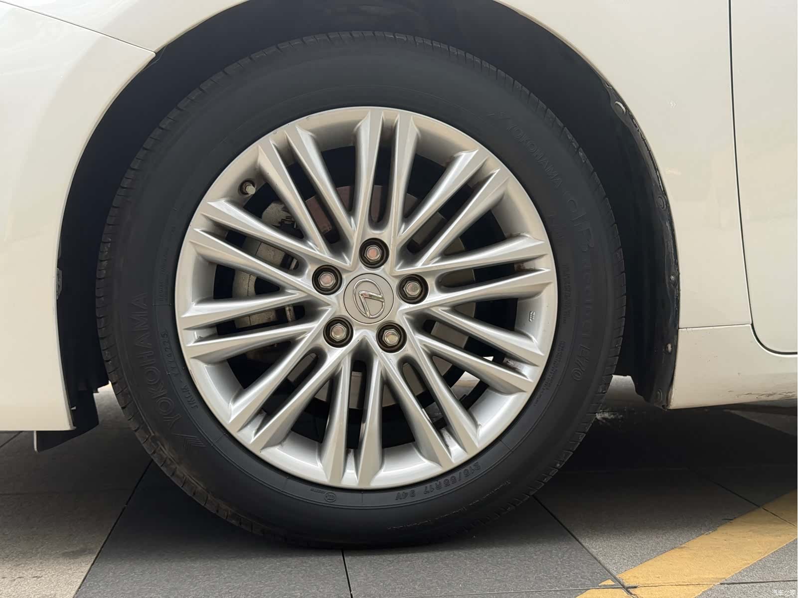 Lexus ES, 2017 12