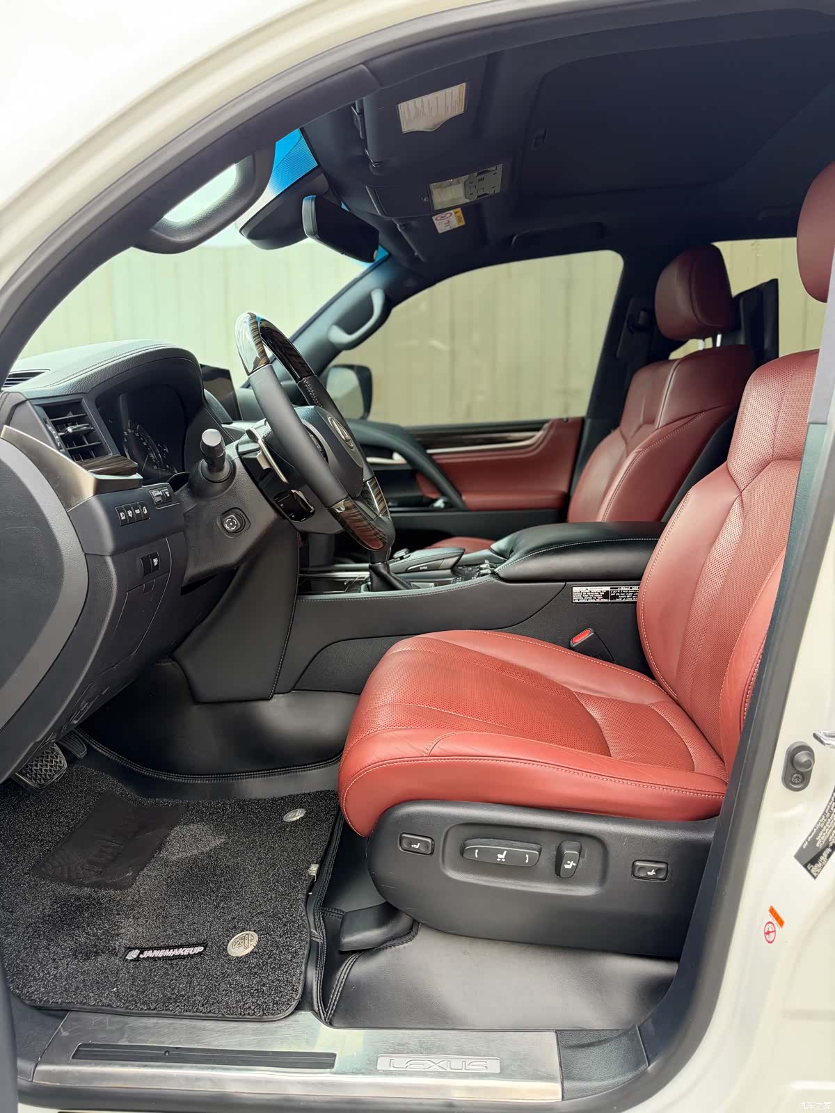Lexus LX, 2019 4