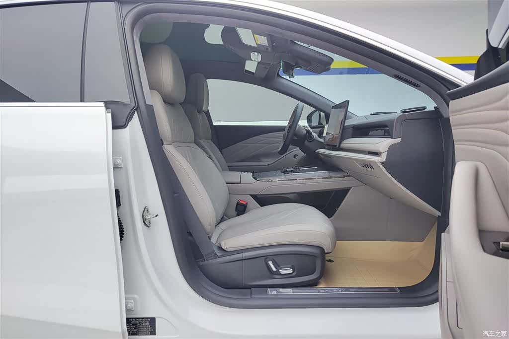 Geely 8, 2025 8