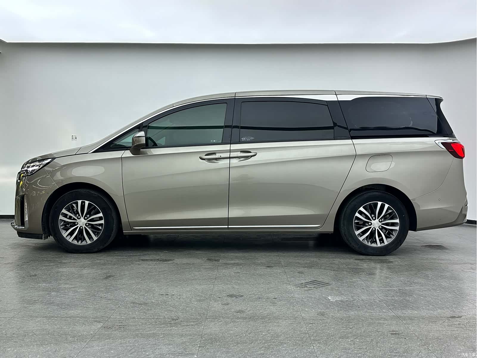 Buick GL8, 2025 8