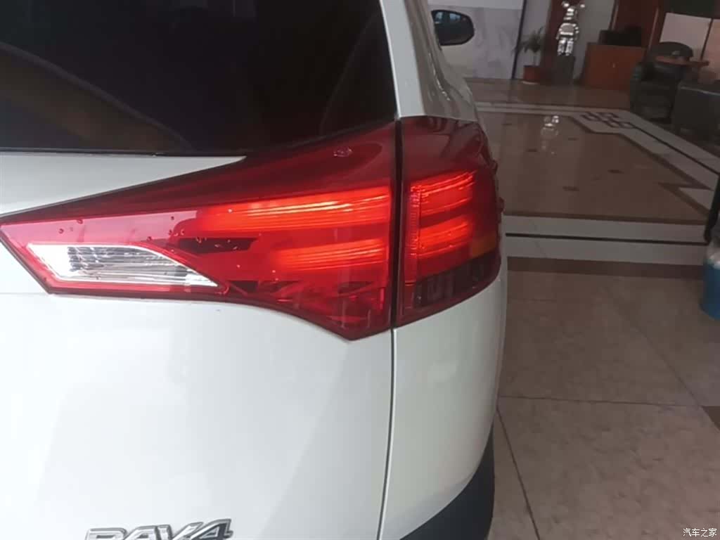 Toyota RAV4, 2015 8