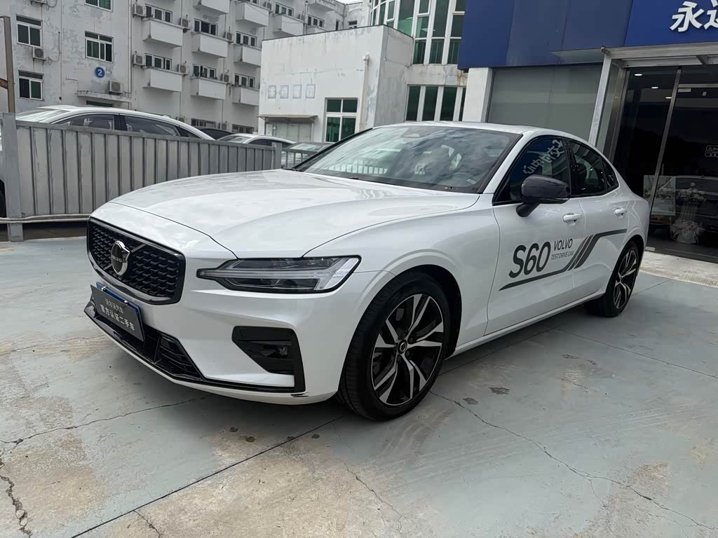Volvo S60 2025 B5 Sport