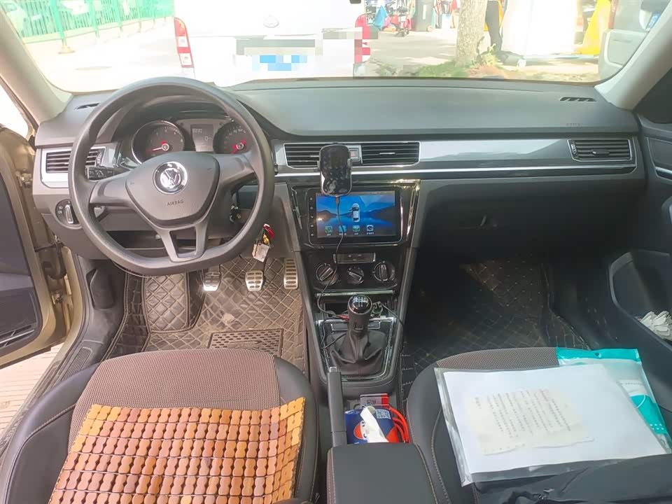 Volkswagen C-TREK Wei Collar