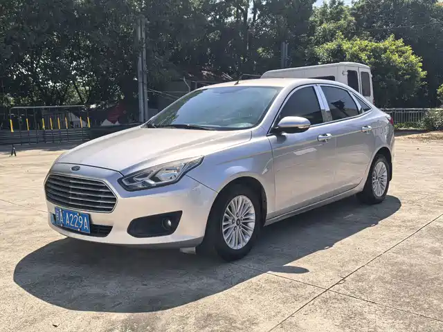 Ford Focus 2015 — купить из Китая под заказ