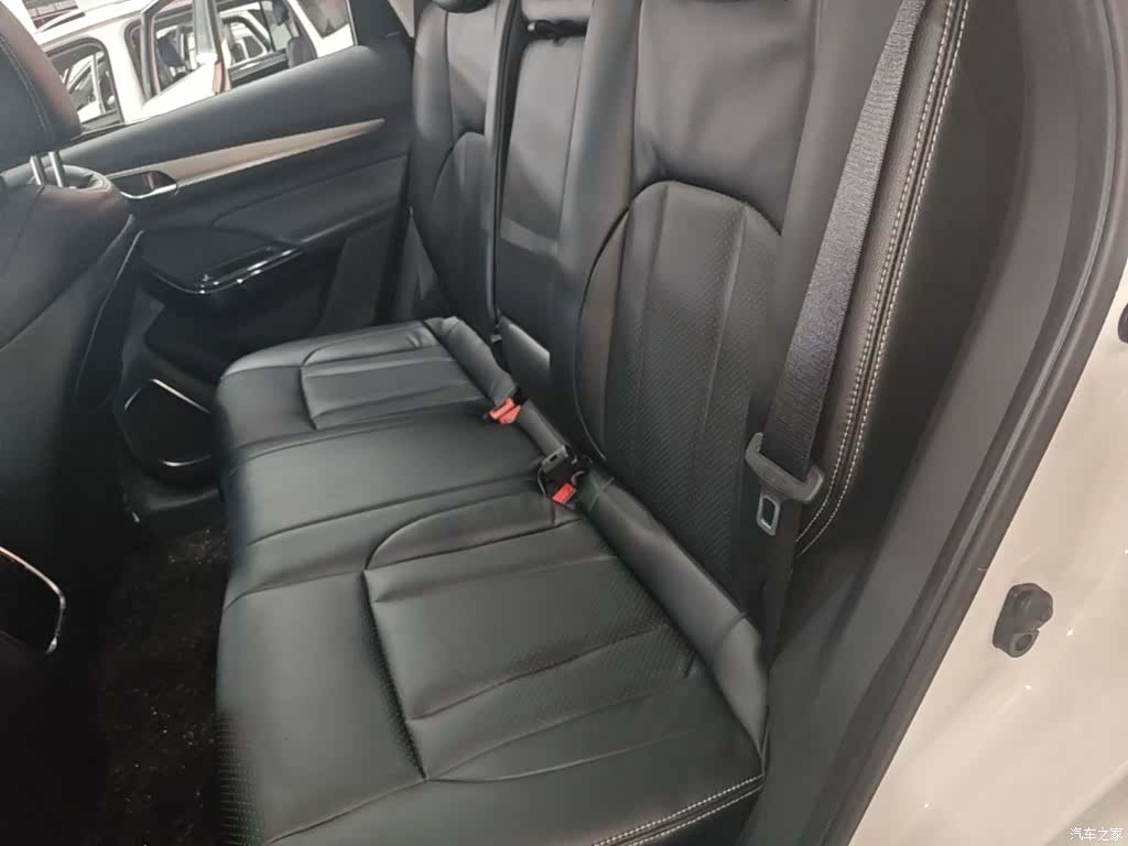 DongFeng AX7, 2020 17