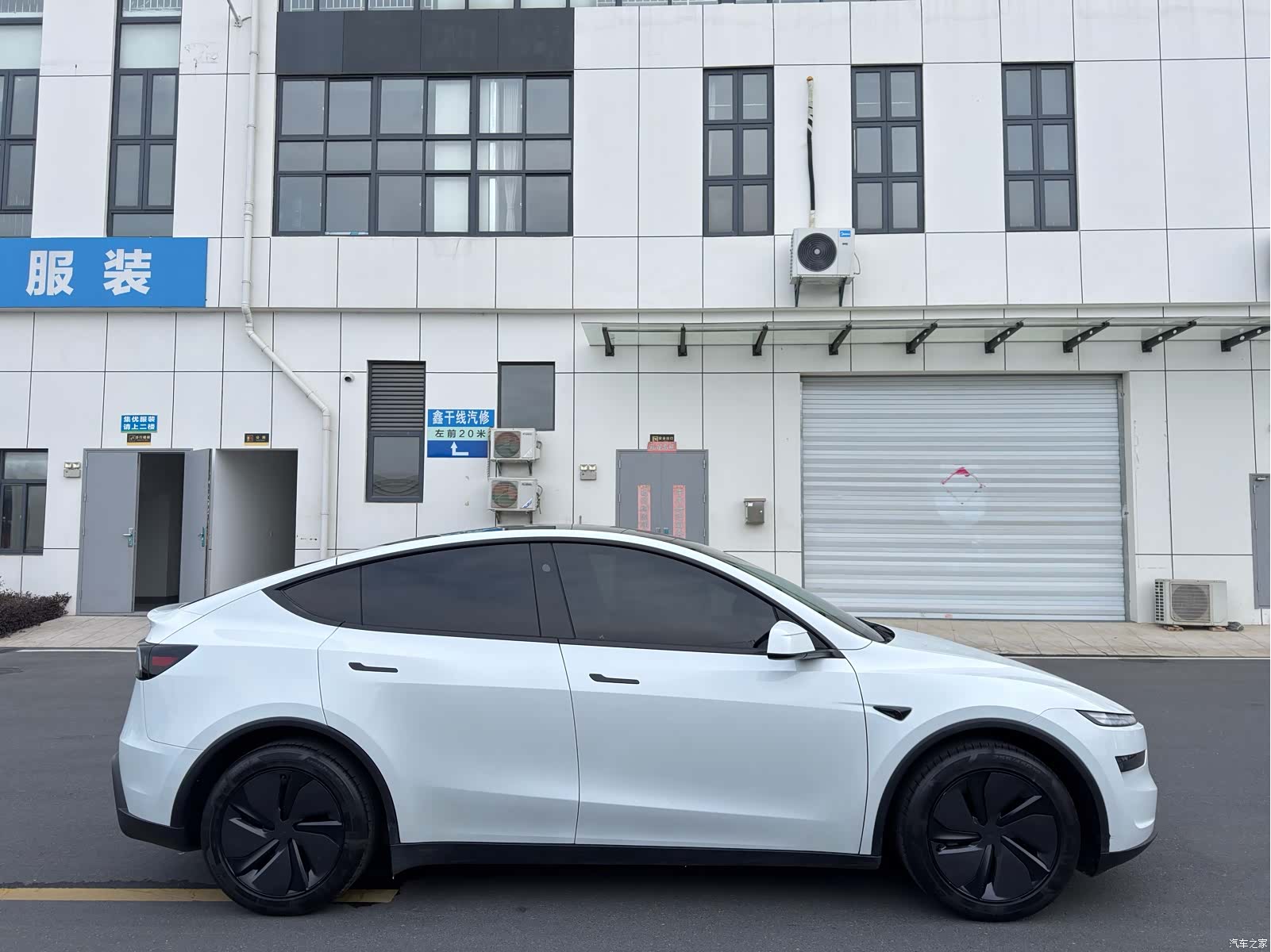 Tesla Model Y, 2025 все фото