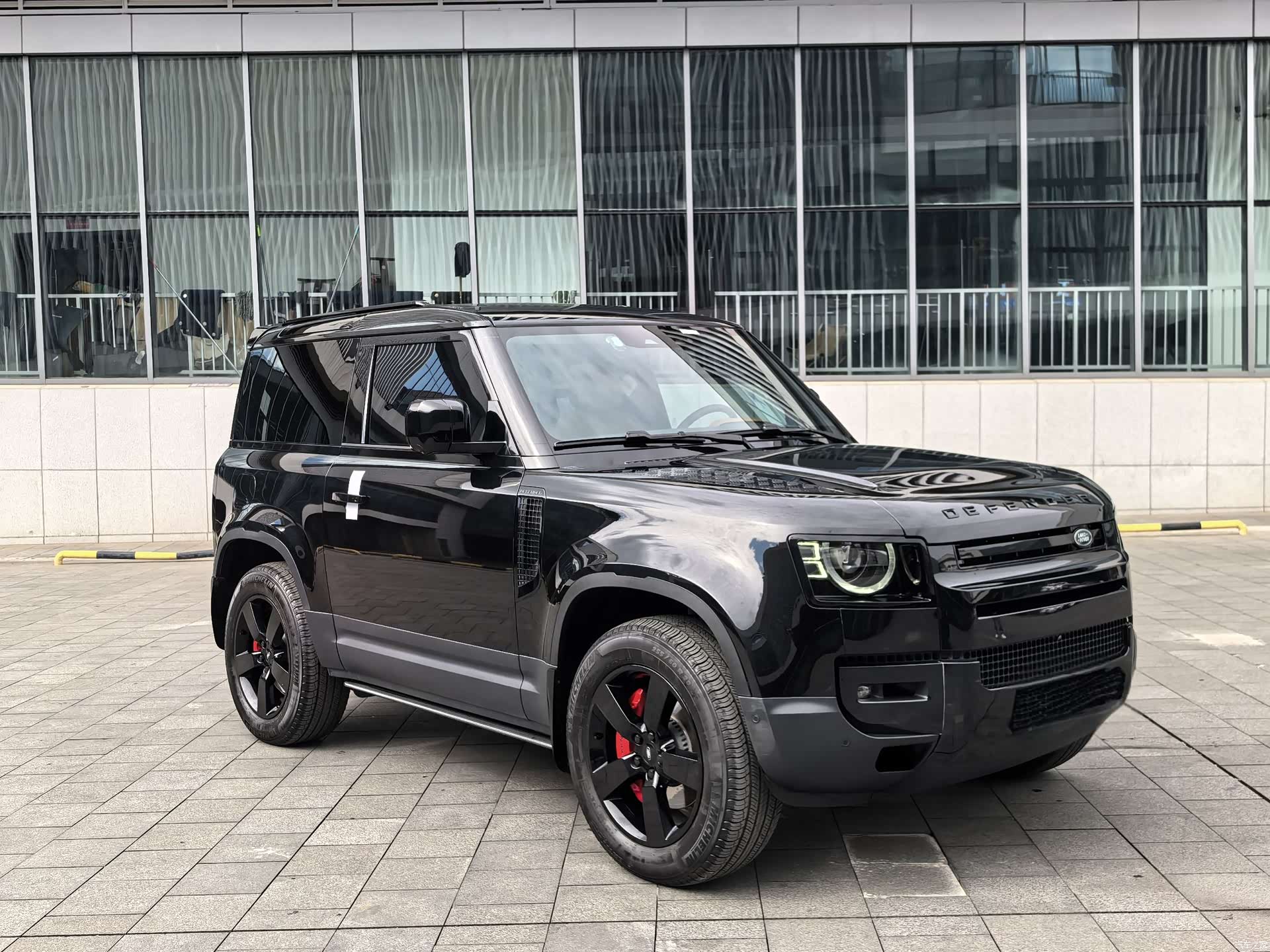 Land Rover Defender, 2024 3