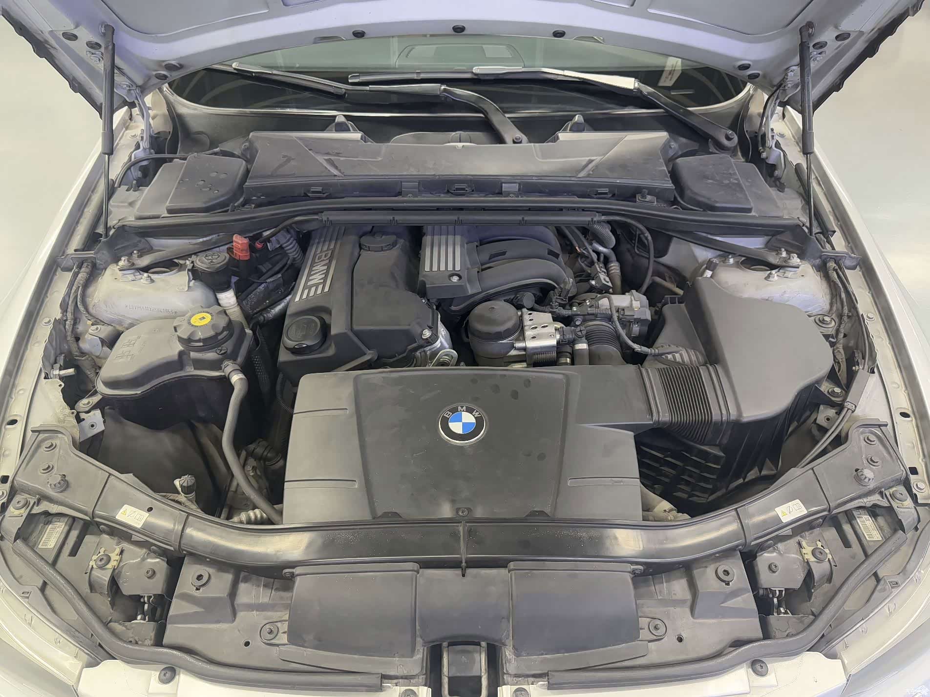 BMW 3 Series, 2011 24