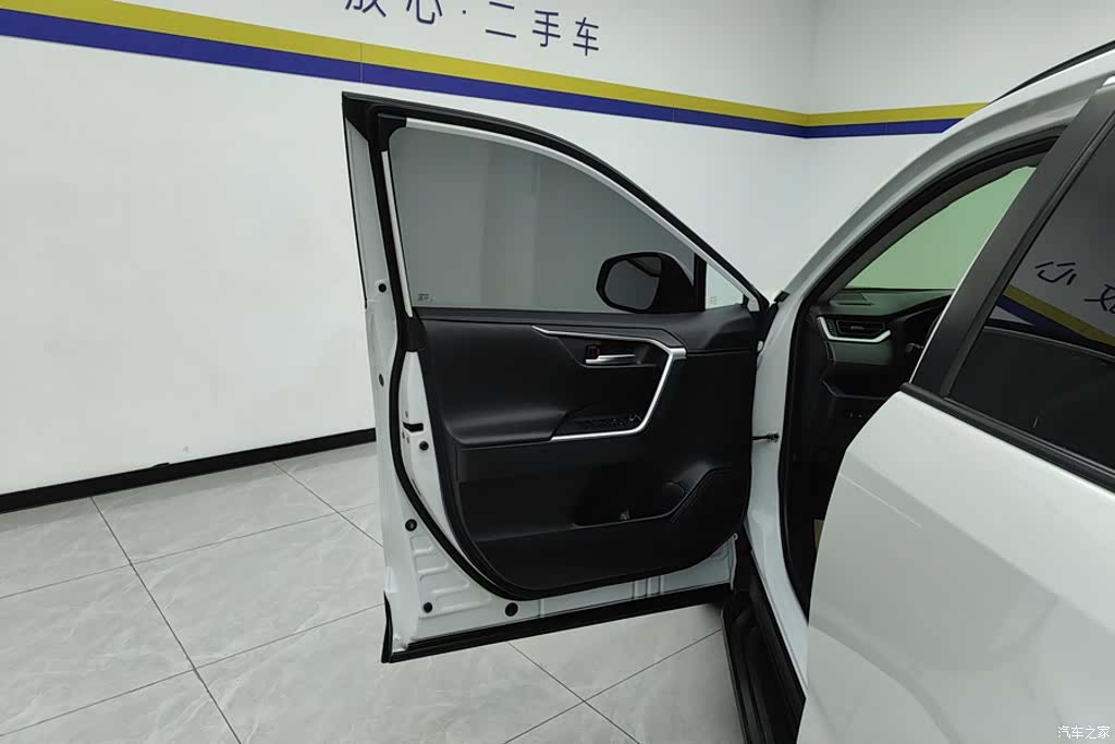 Toyota RAV4, 2023 7