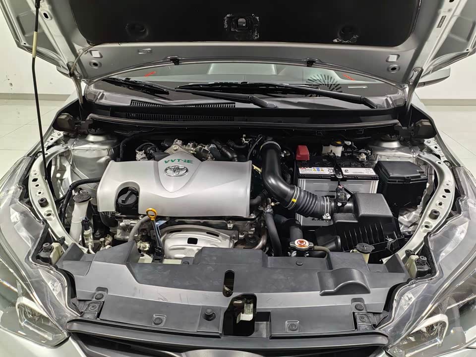 Toyota YARiS L to enjoy