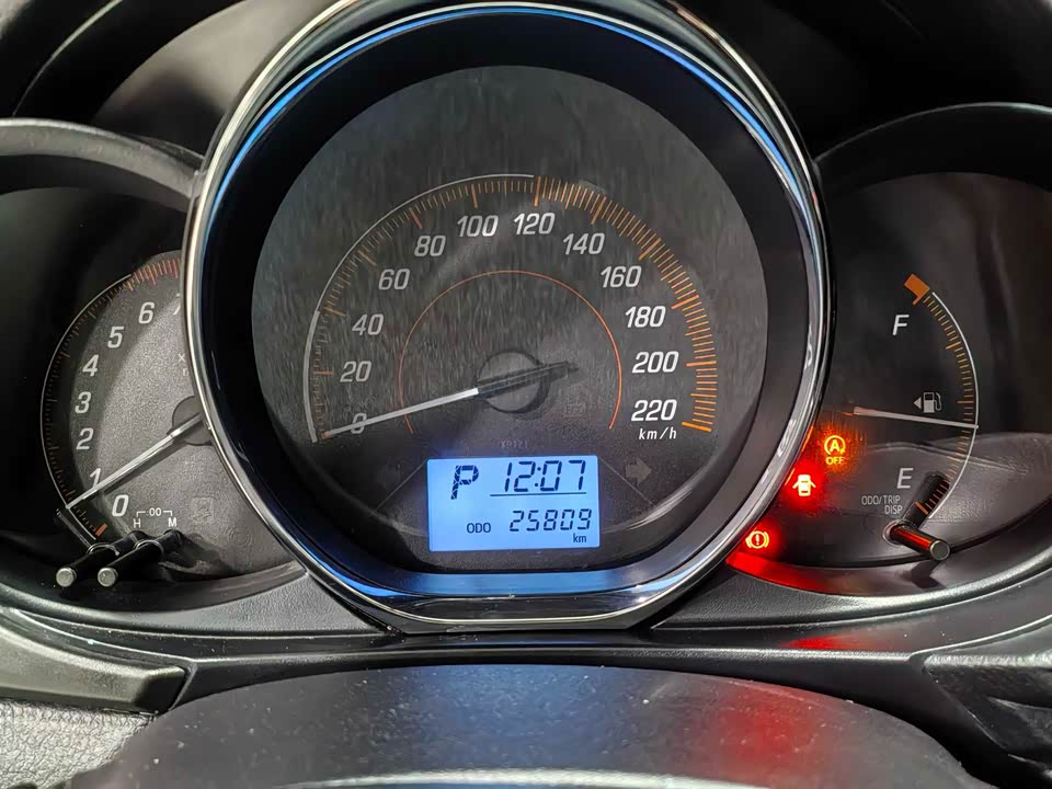 Toyota YARiS L to enjoy