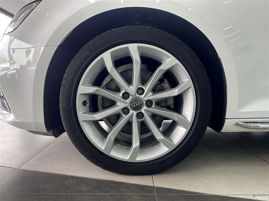 Audi A4L, 2018 7