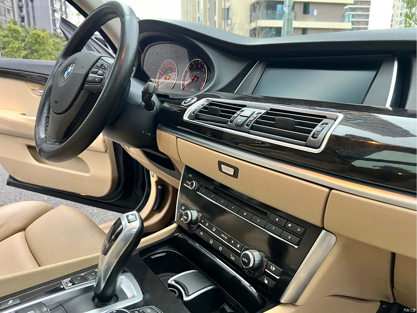 BMW 5 Series, 2010 12