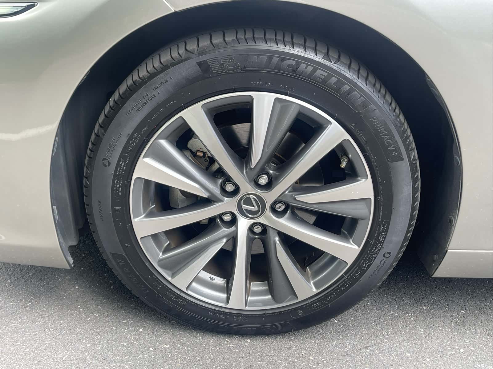 Lexus ES, 2019 23