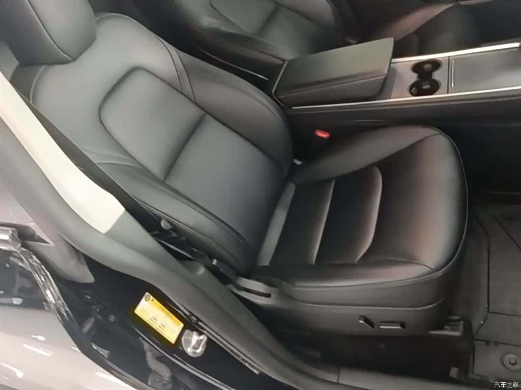 Tesla Model Y, 2023 25
