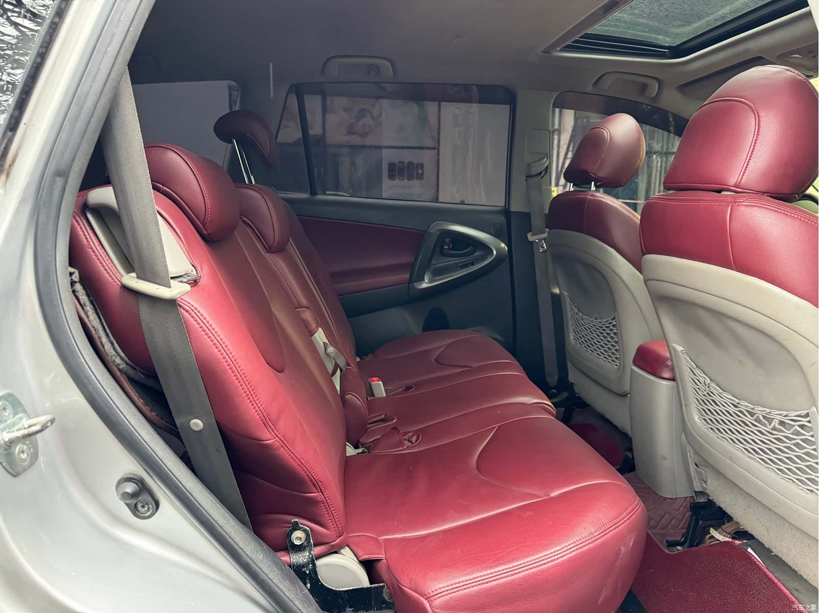 Toyota RAV4, 2011 6