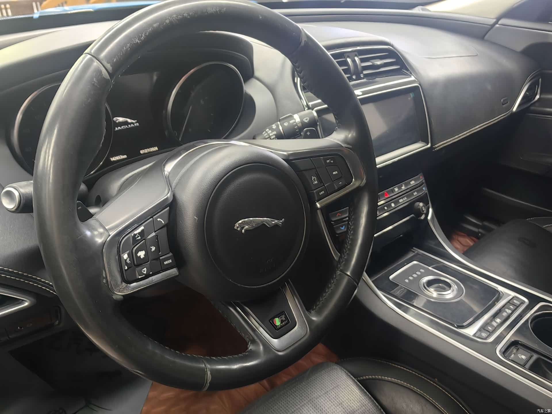 Jaguar XE, 2016 10