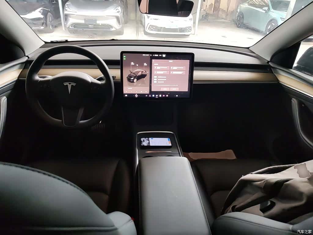 Tesla Model Y, 2023 10
