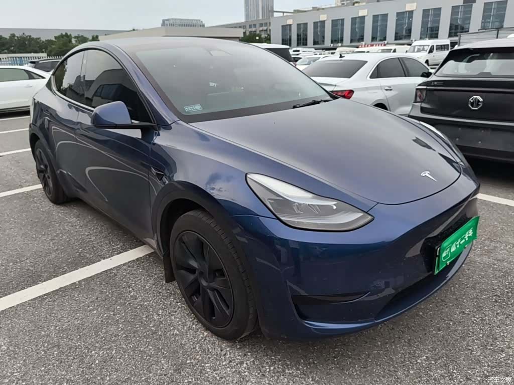 Tesla Model Y, 2023 4