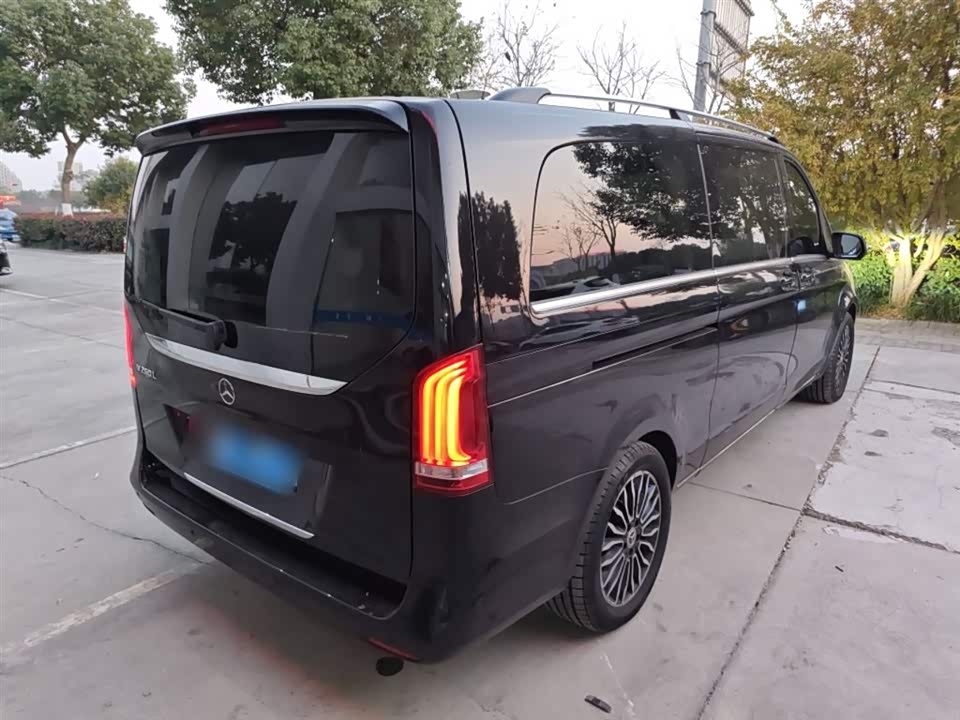 Mercedes-Benz V-class