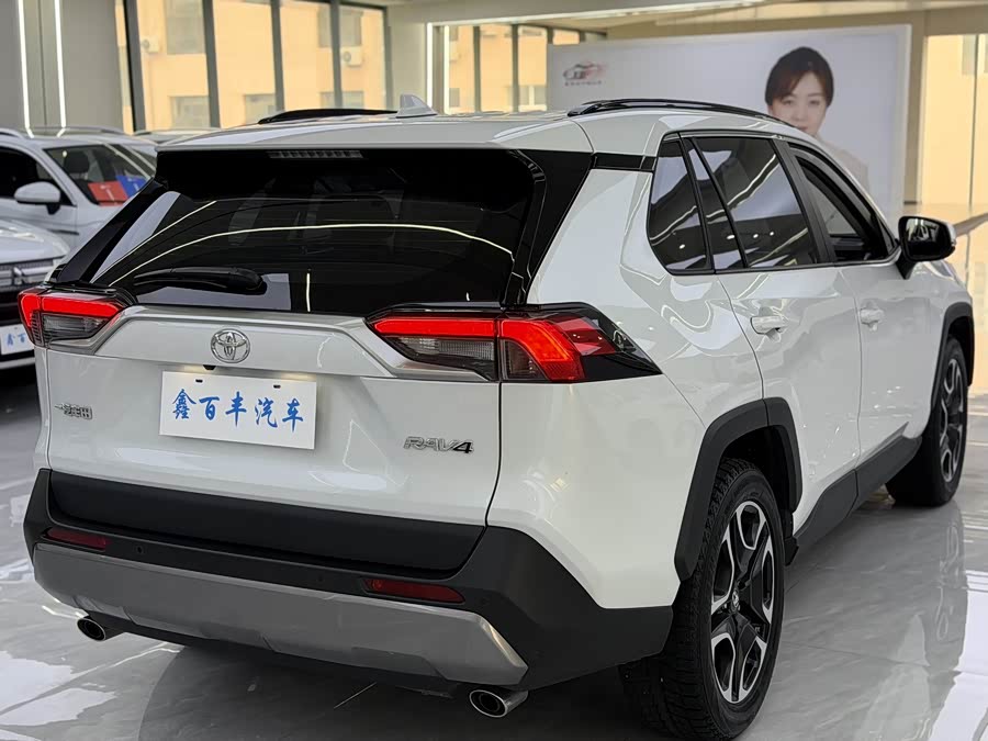Toyota RAV4 2023, фото 10