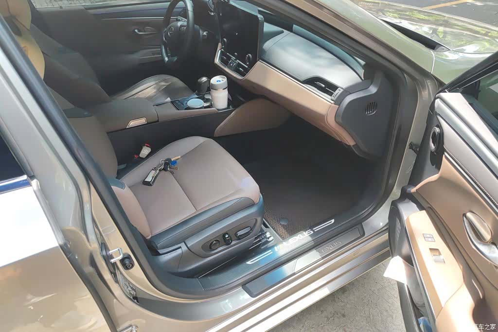 Lexus ES, 2025 8