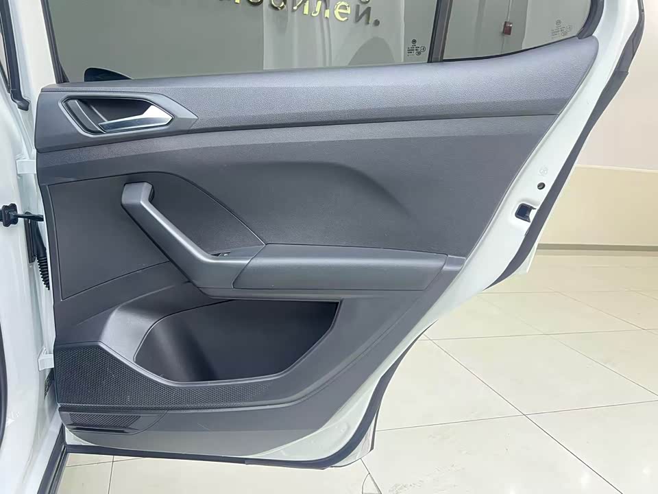 Volkswagen Exploring the shadow