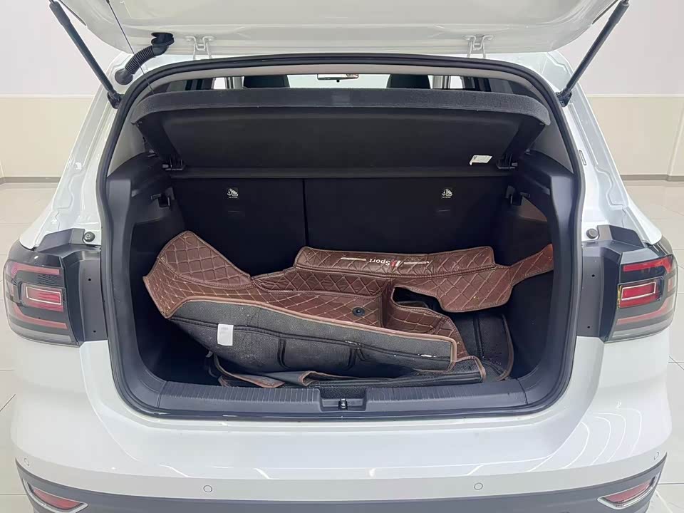 Volkswagen Exploring the shadow