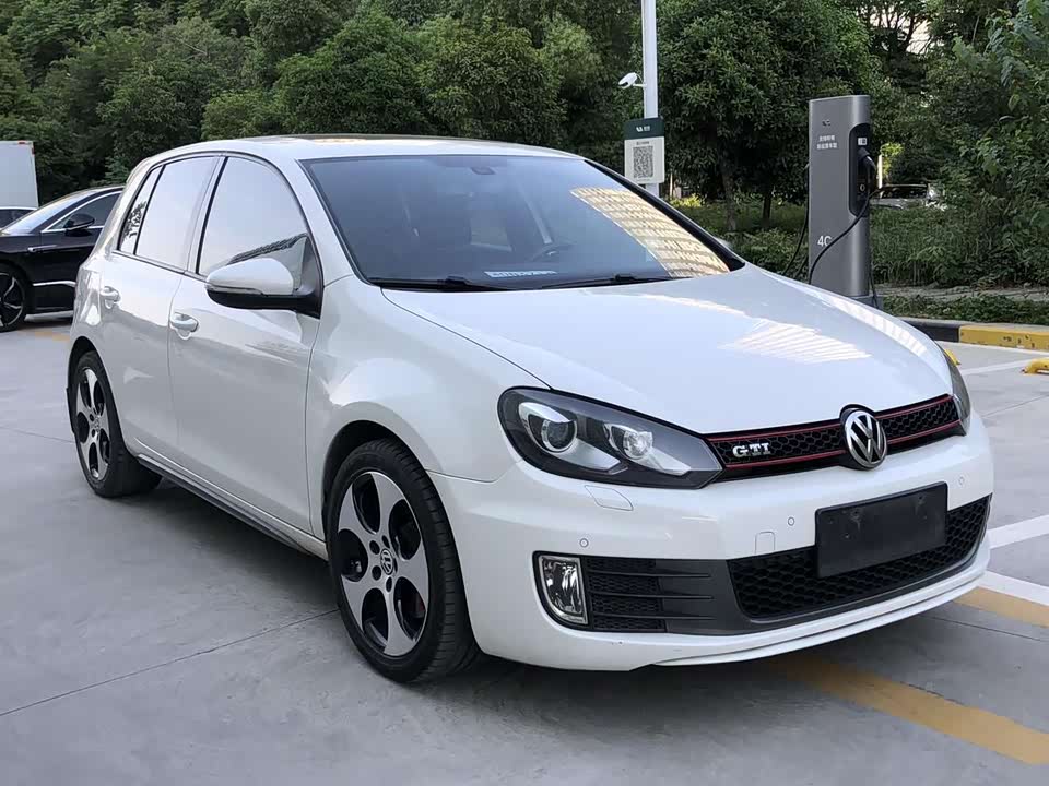 Volkswagen Golf GTI