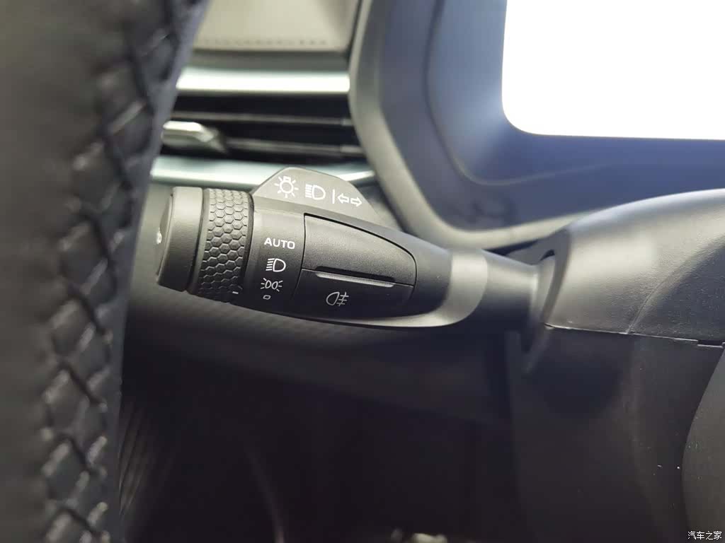 Geely Emgrand, 2025 21