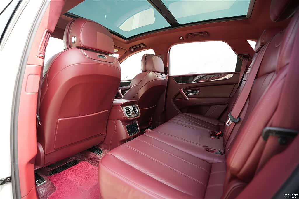 Bentley Bentayga, 2020 8