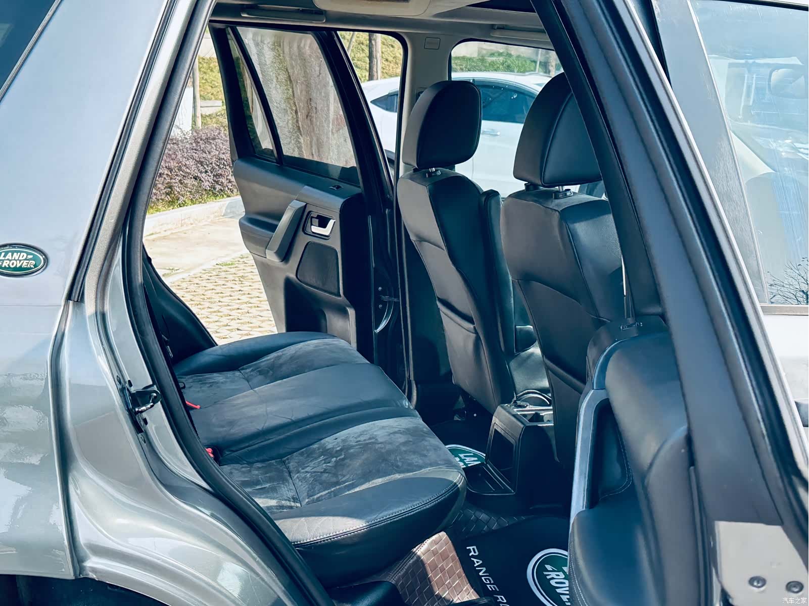 Land Rover i6, 2010 10