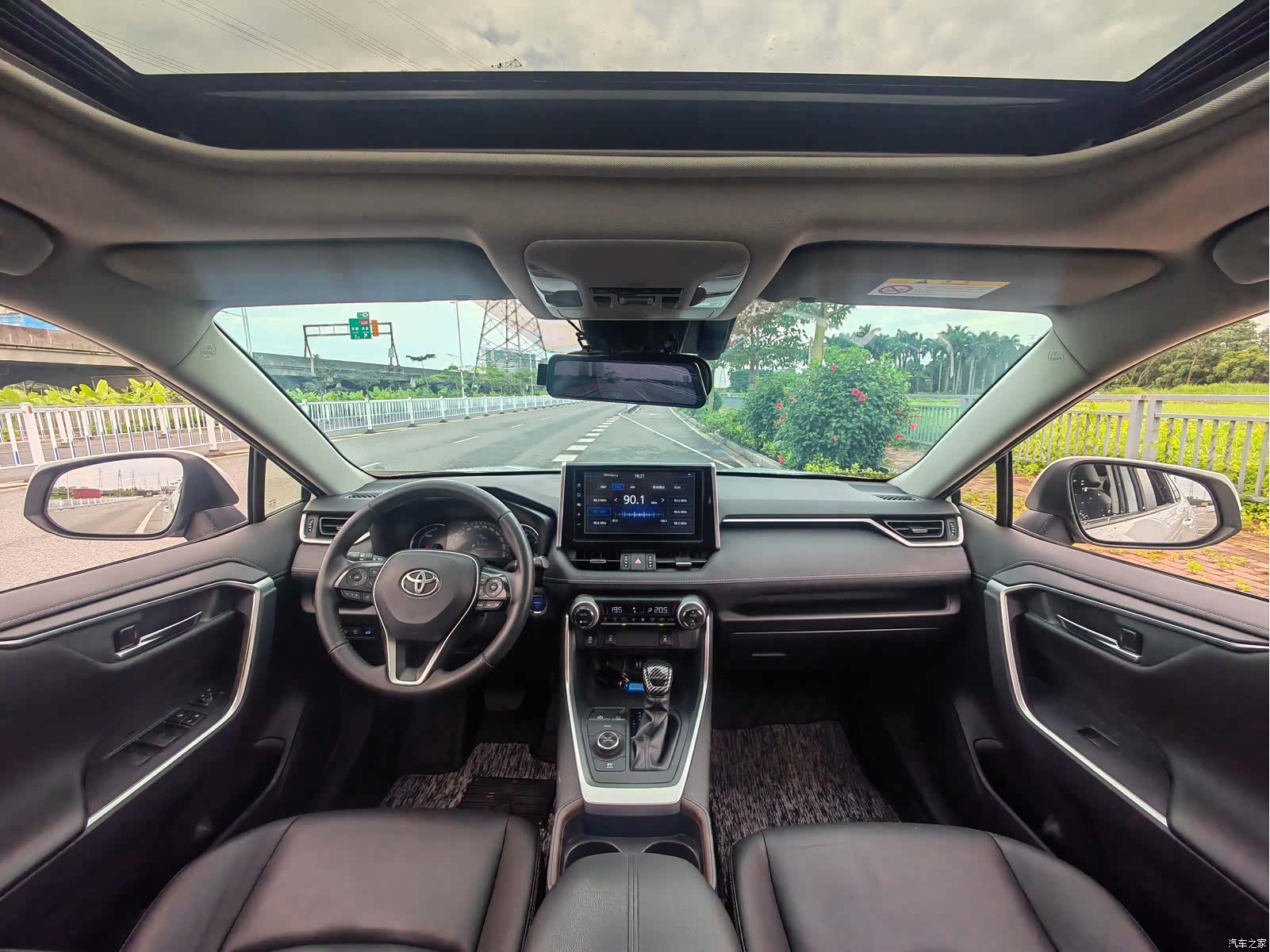Toyota RAV4, 2020 10