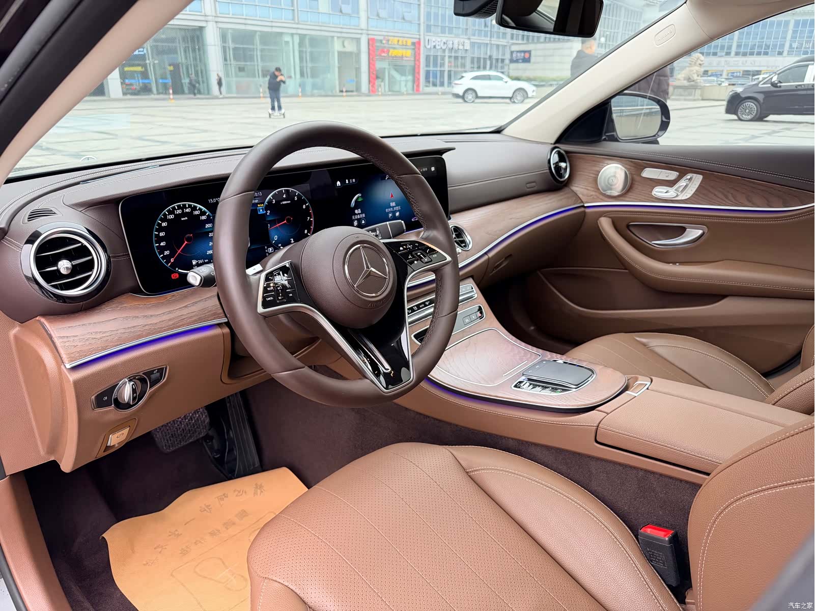Mercedes-Benz E-Class, 2023 11