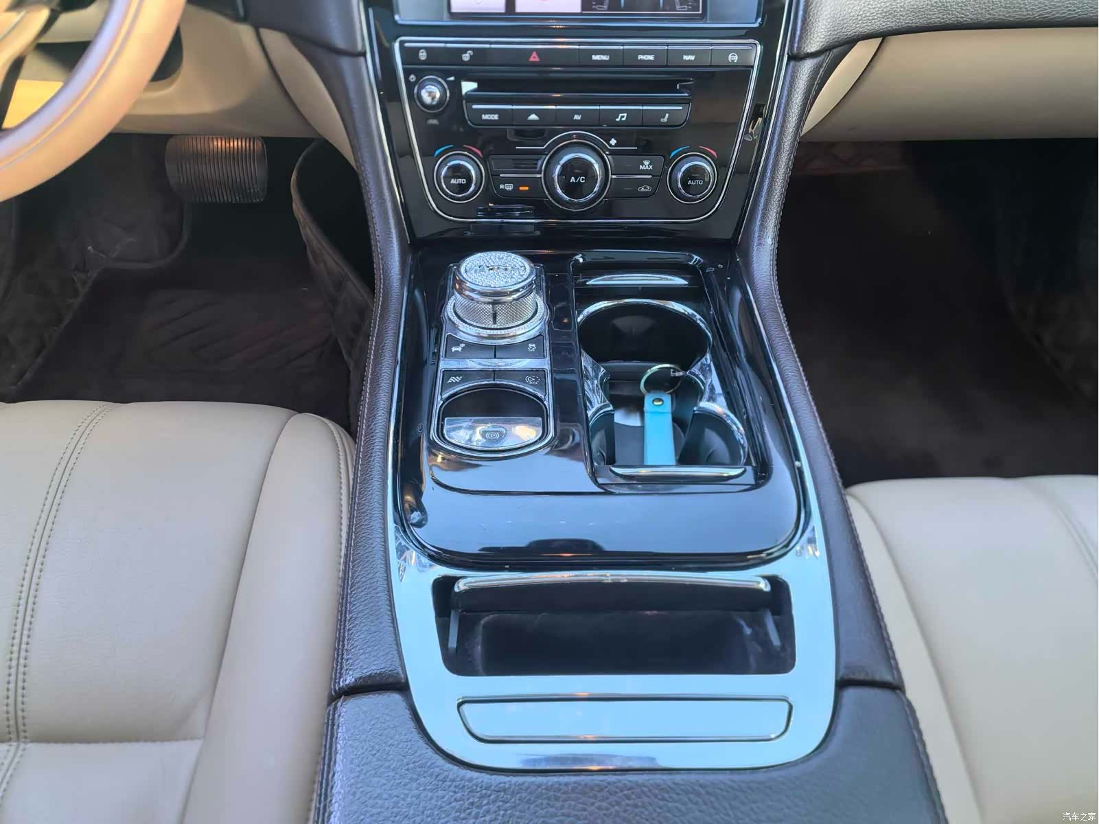 Jaguar XJ, 2014 14
