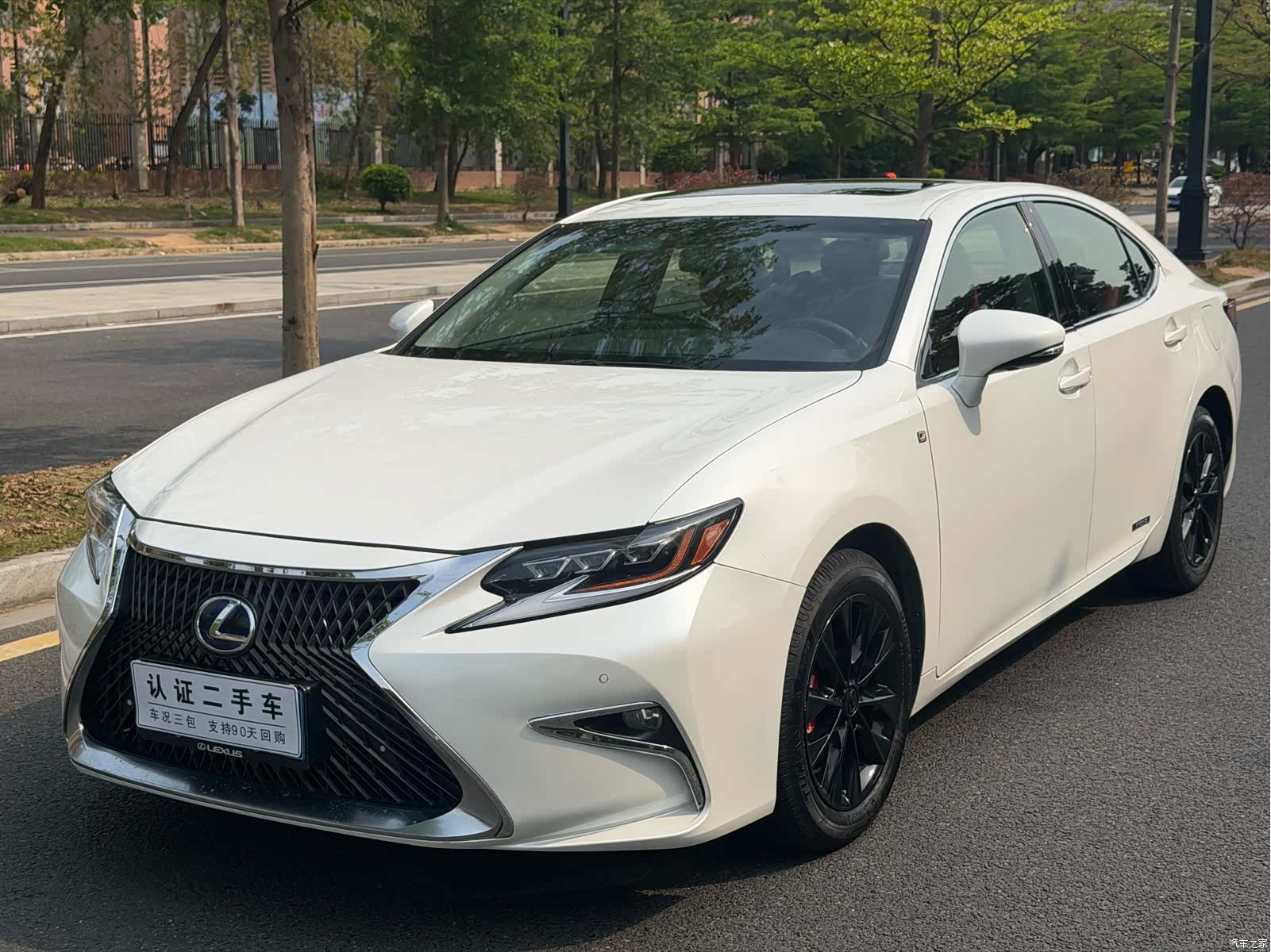 Lexus ES, 2013 1
