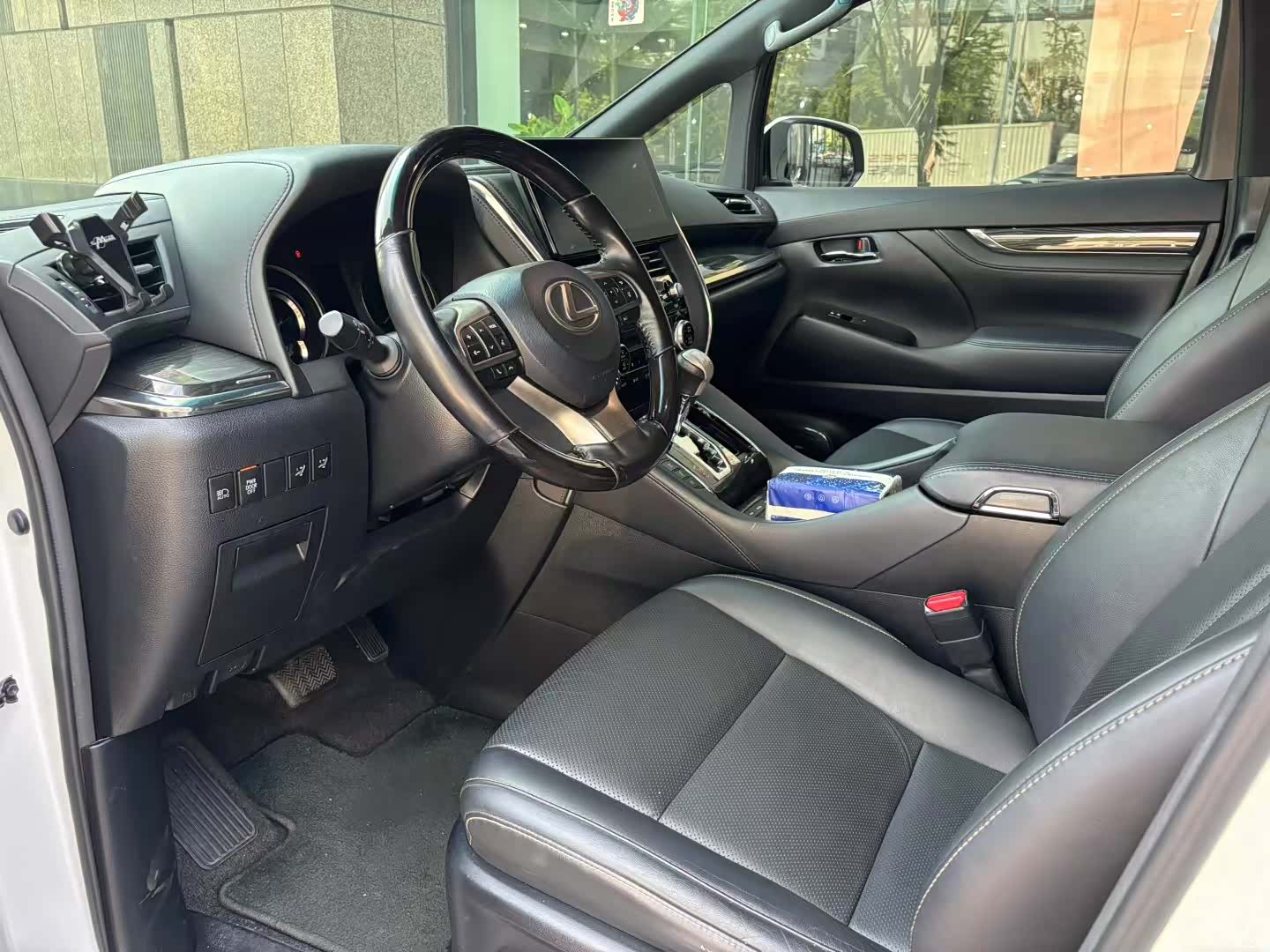 Lexus LM, 2020 8