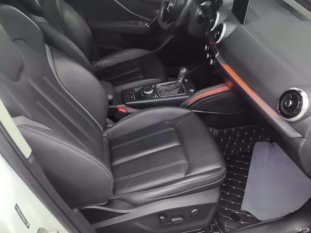 Audi Q2L, 2024 4
