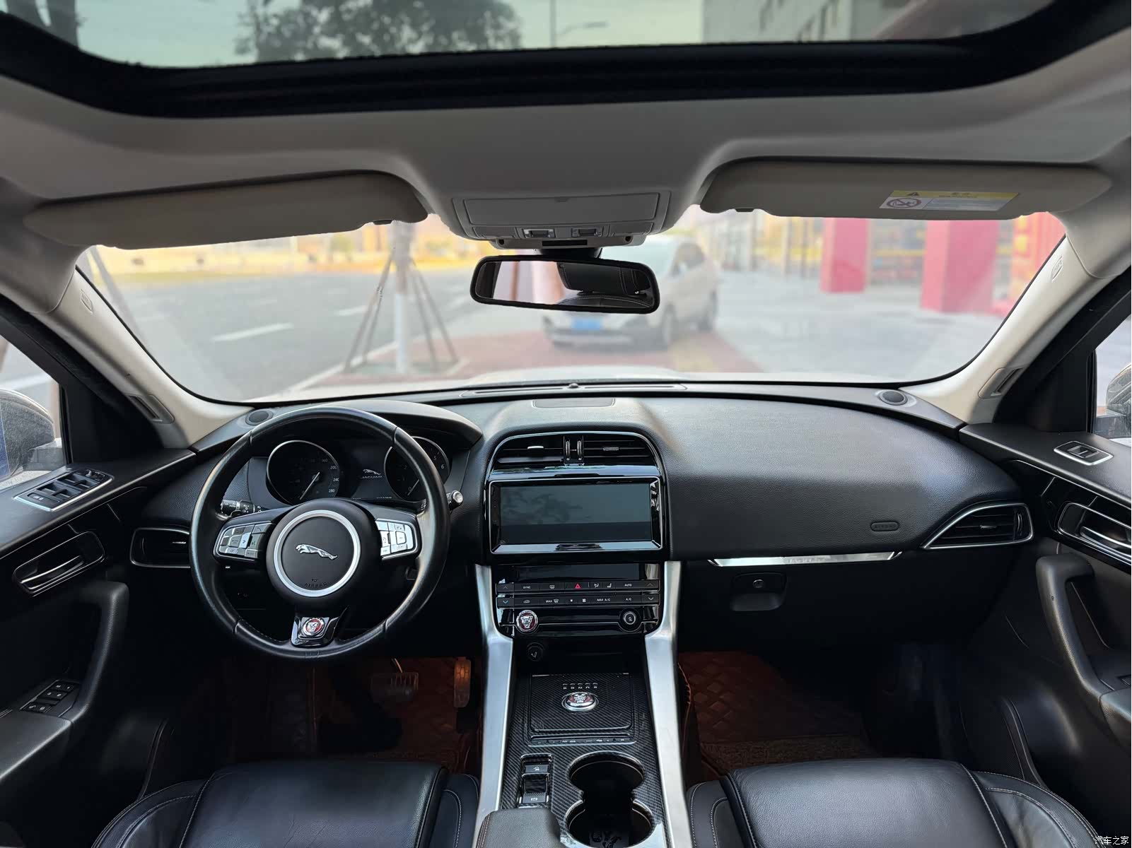 Jaguar F-PACE, 2016 все фото