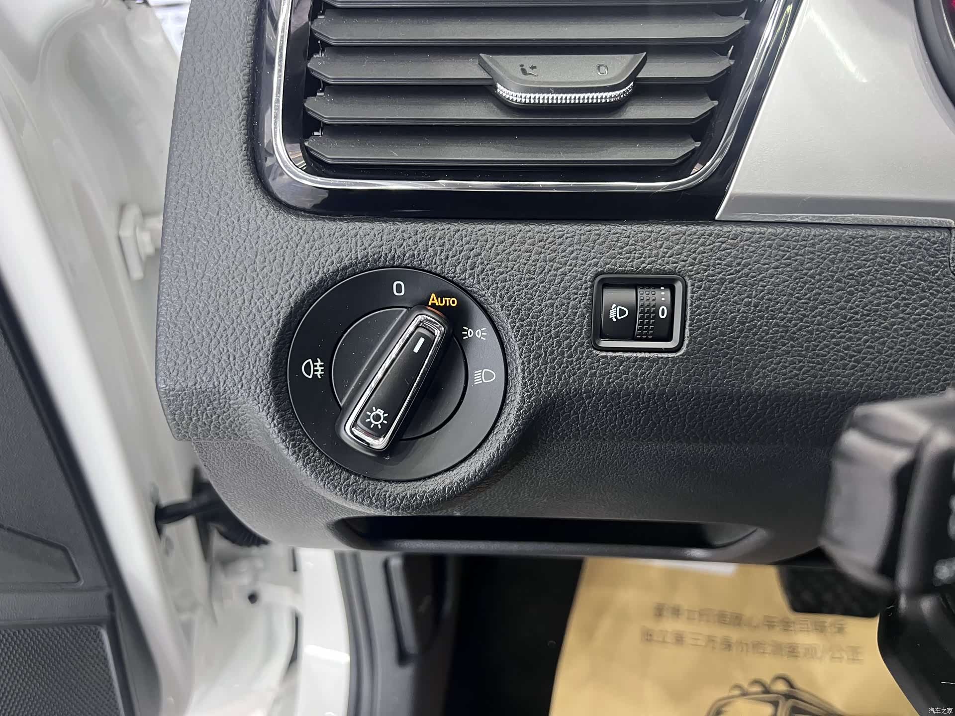 Skoda Rapid, 2022 9
