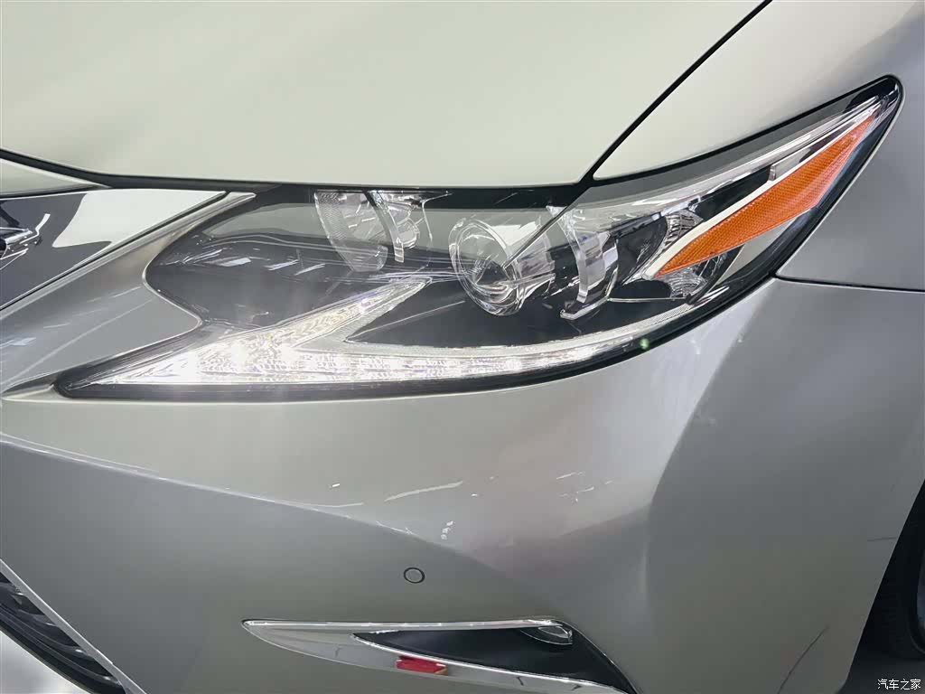 Lexus ES, 2017 11