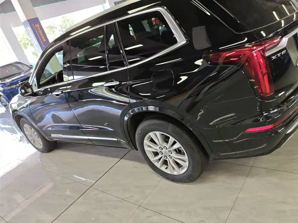 Cadillac XT6
