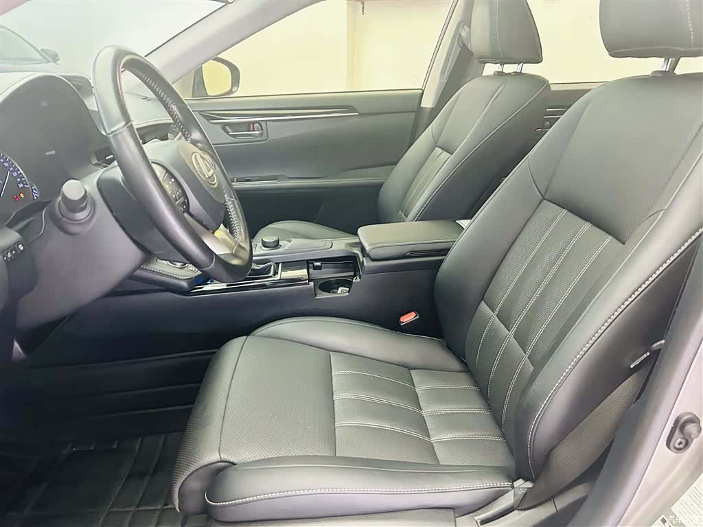 Lexus ES, 2017 19