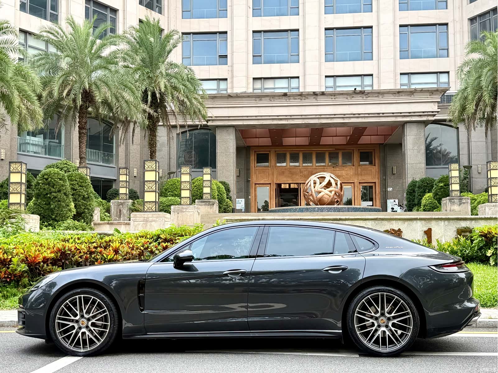 Porsche Panamera, 2023 2