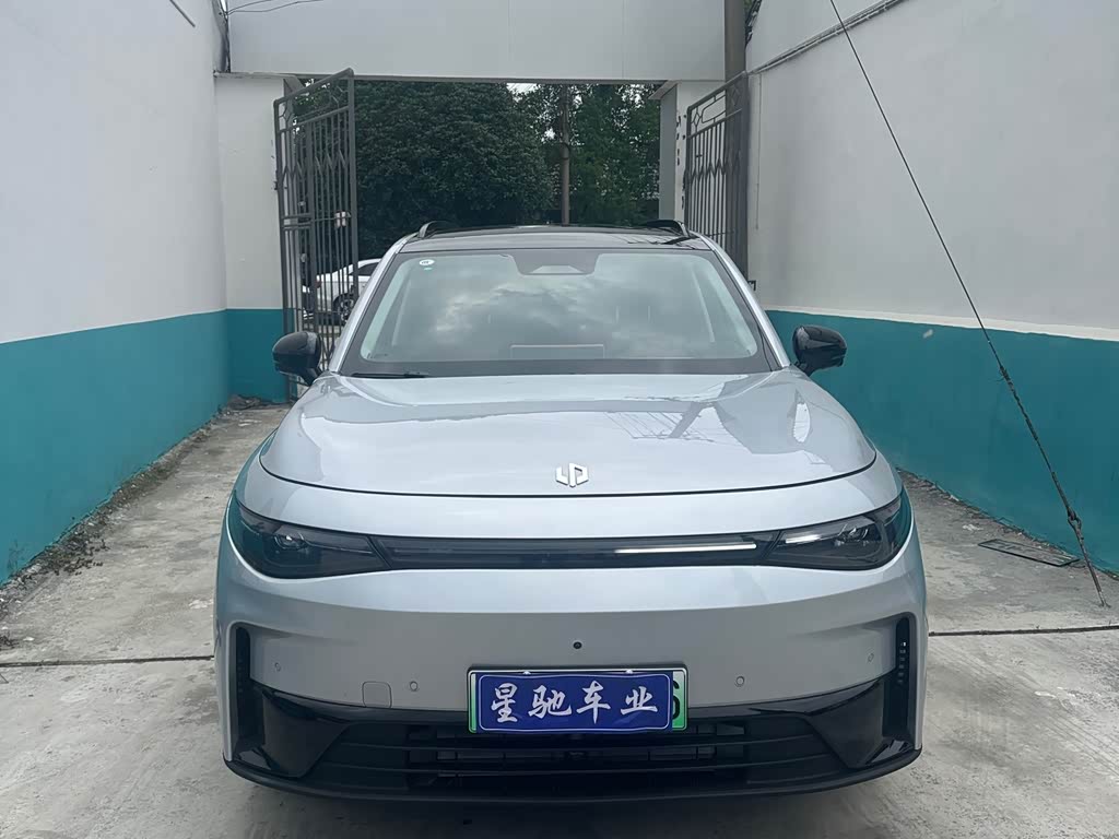 Leapmotor C16