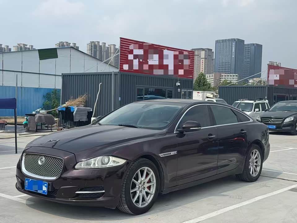 Jaguar XJ