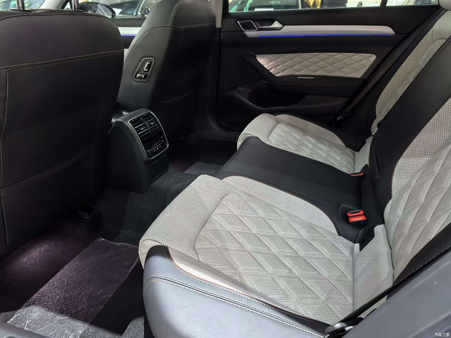 Volkswagen Magotan, 2023 7