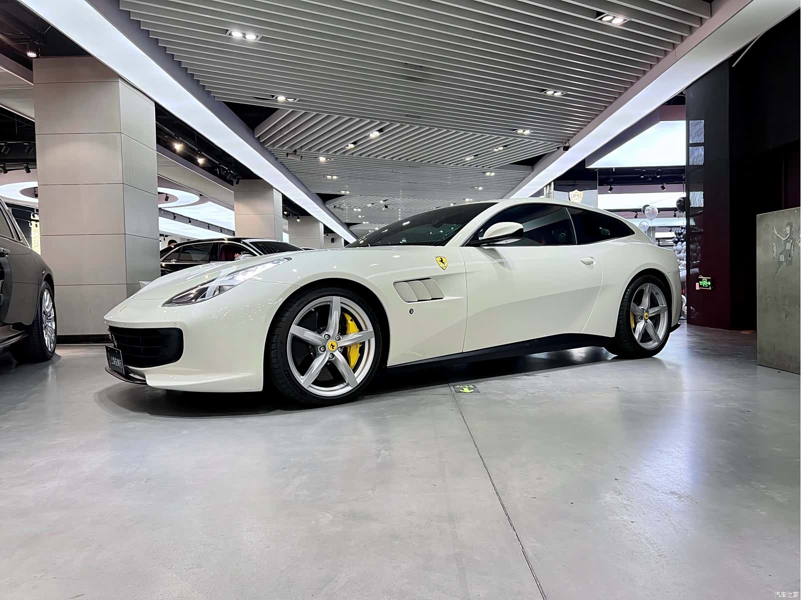 Ferrari GTC4Lus