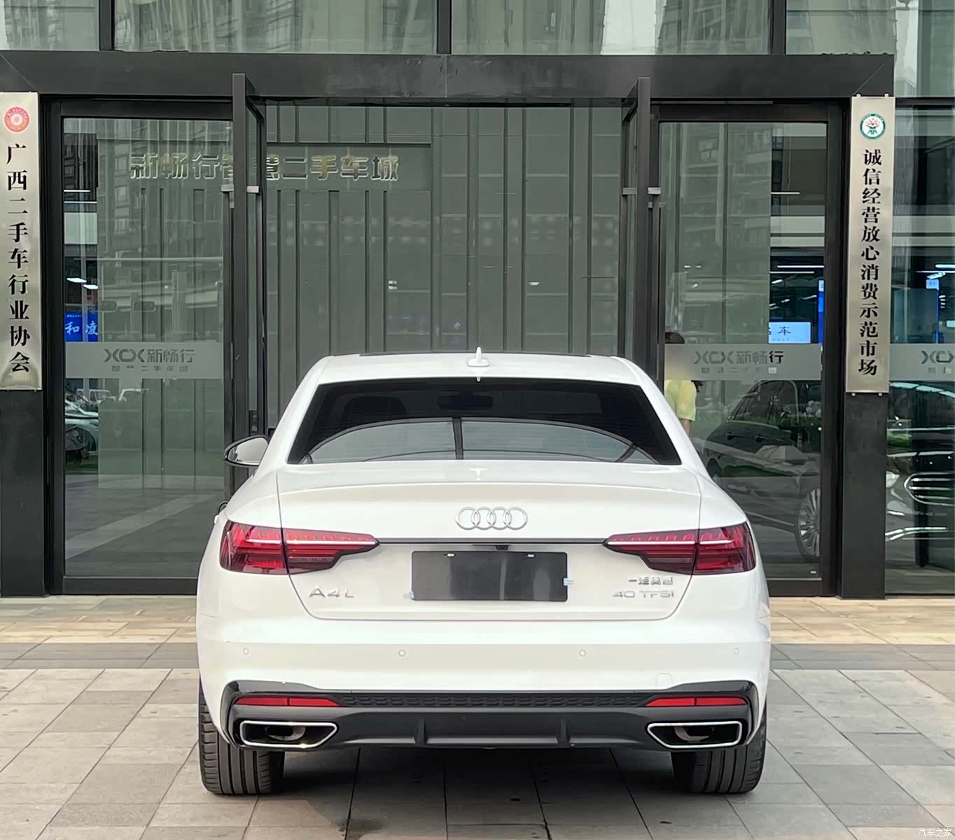 Audi A4L, 2023 все фото